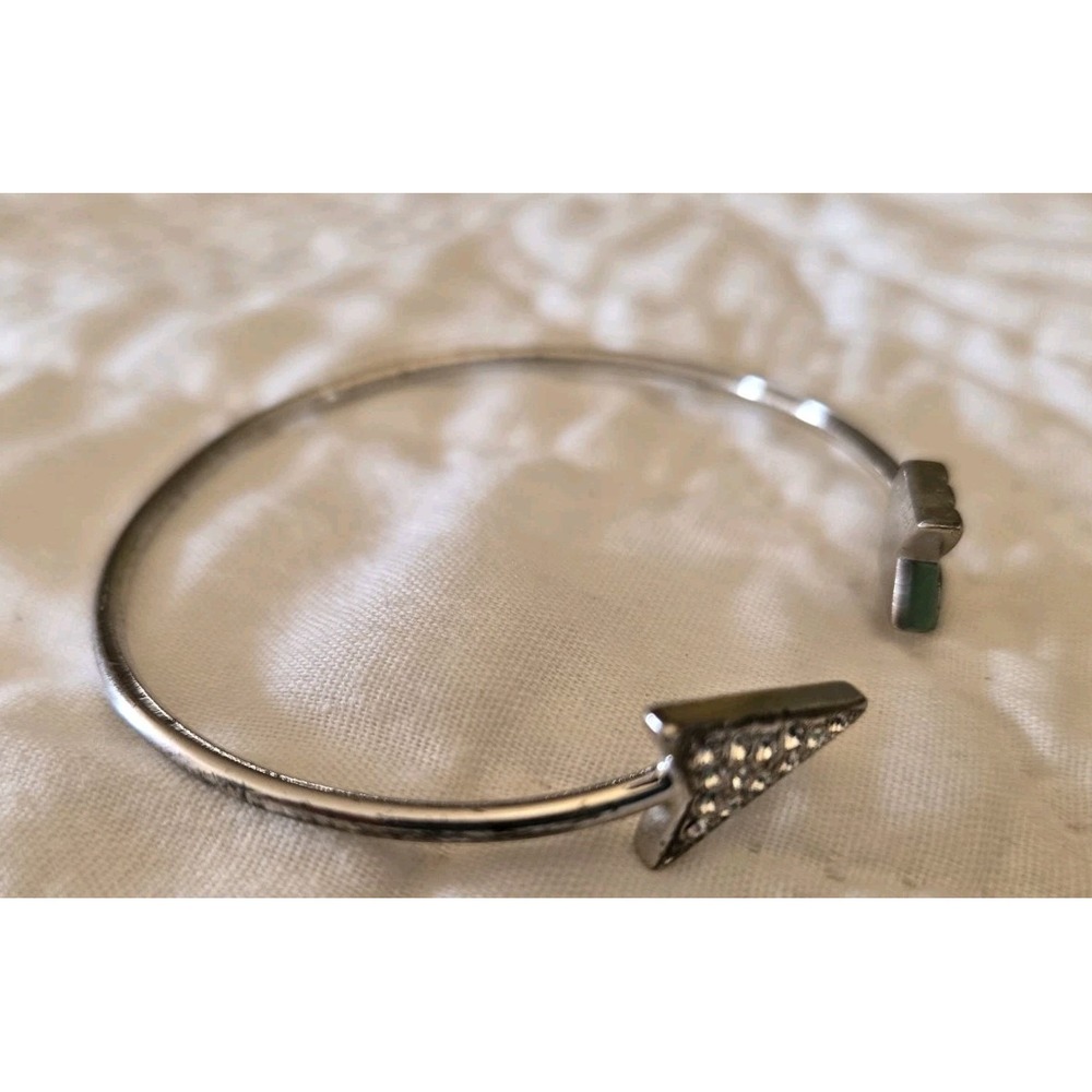 Origami Owl Arrow Bangle Wrap Bracelet Silvertone Bargain Price EUC